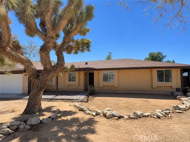 25095 Via Vista, Apple Valley, CA 92307 - #1