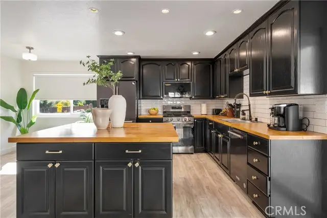 23413 Oxnard Street, Woodland Hills, CA 91367 - #3