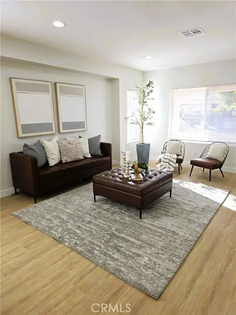 7040 3rd Avenue, Los Angeles, CA 90043