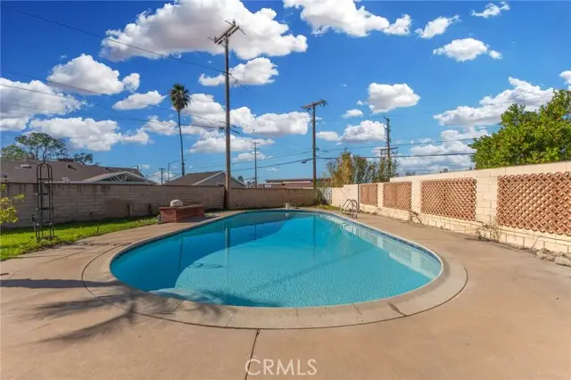 325 Echo Court, San Bernardino, CA 92404 - Image #2