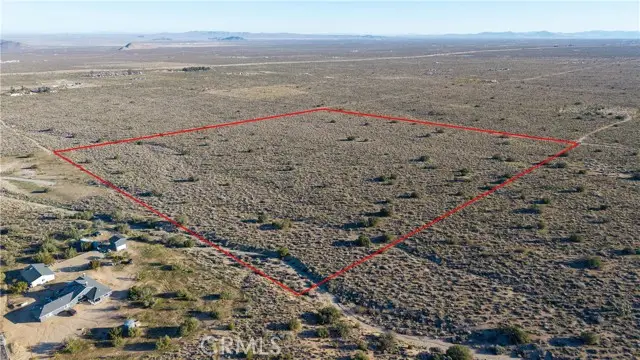 223 Avenue X, Llano, CA 93544 - Image #2