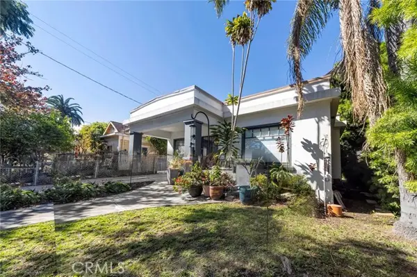 913 Walnut Avenue, Long Beach, CA 90813