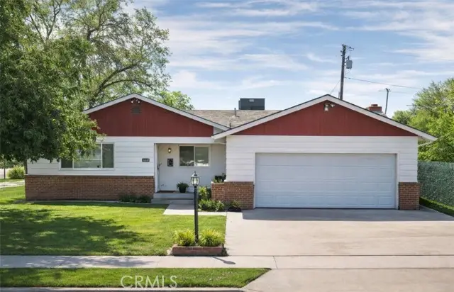 2100 Kensington Way, Hanford, CA 93230 - #1