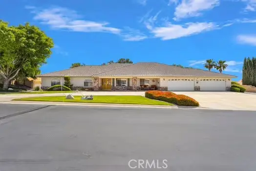 19875 Eyota Road, Apple Valley, CA 92308