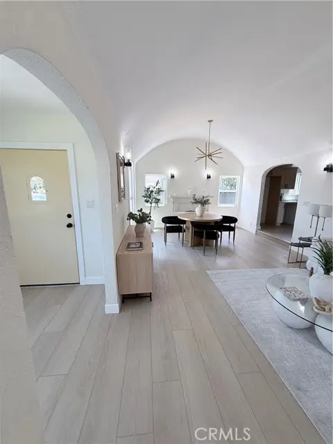 1452 61st, Los Angeles, CA 90047