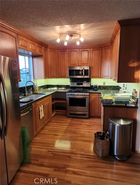 24066 Lakeview Drive, Crestline, CA 92325
