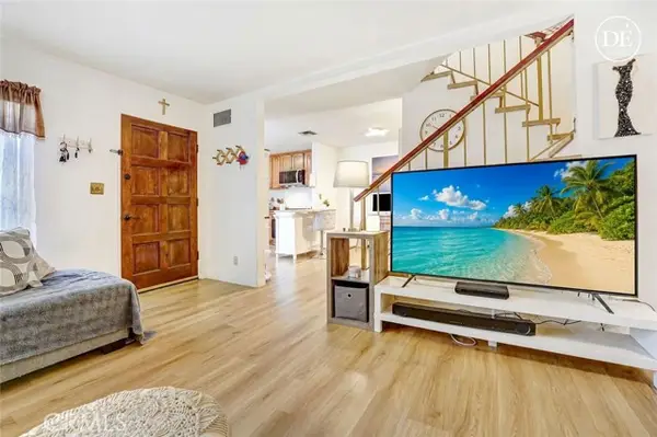 7301 Lennox Avenue  #D13, Van Nuys, CA 91405