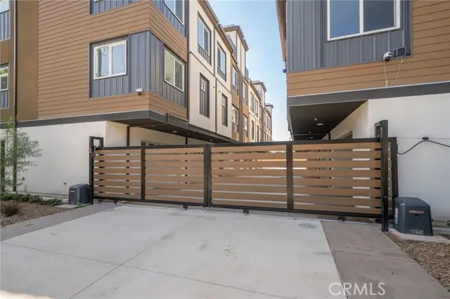 6837 Haskell Avenue, Van Nuys, CA 91406 - #3