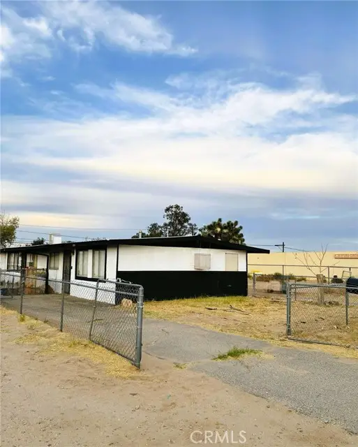 16396 Yucca, Hesperia, CA 92345