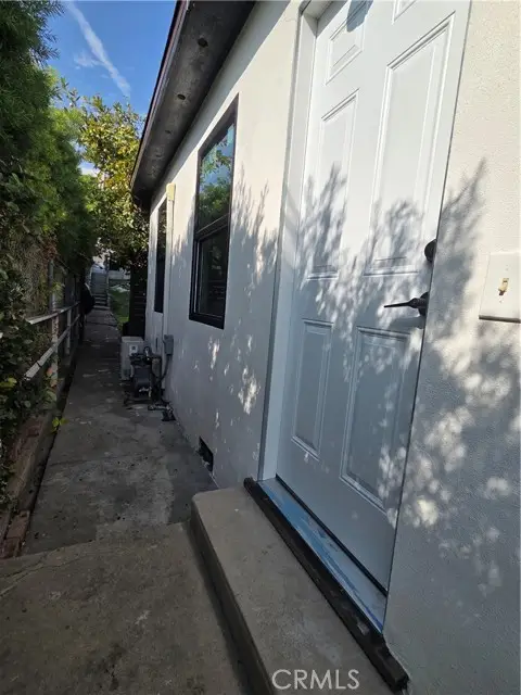 230 Hoover, Los Angeles, CA 90004 - #3