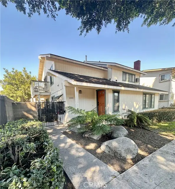 1045 3rd  #4, Long Beach, CA 90802 - #3