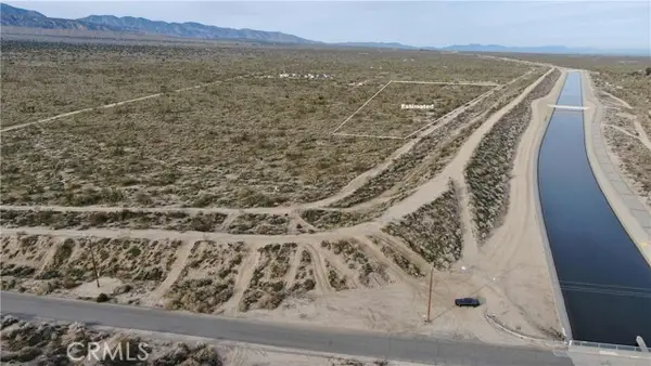 26000 Avenue W, Llano, CA 93544