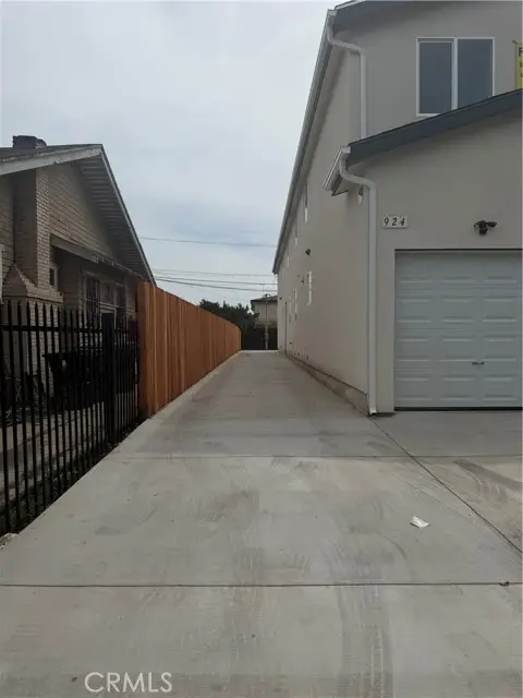 924 75th, Los Angeles, CA 90044