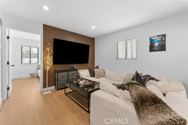351 Catalina Street, Los Angeles, CA 90020