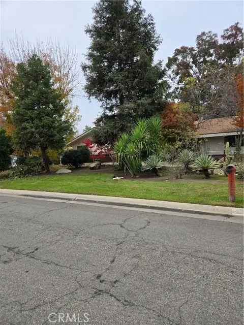 5867 Club View, Fresno, CA 93727