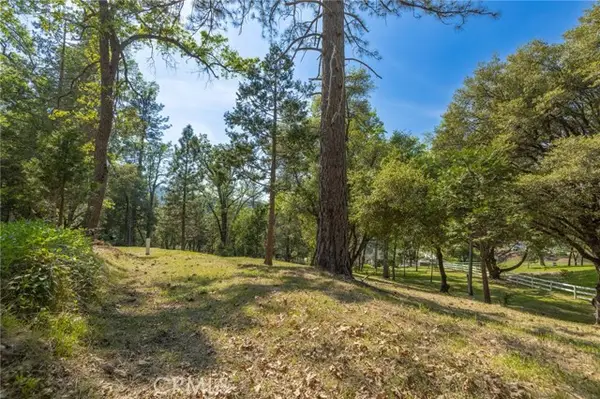 1 Oak Lane, Oakhurst, CA 93644