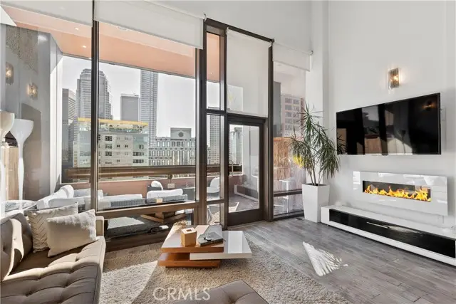 1100 Wilshire Boulevard  #1707, Los Angeles, CA 90017 - Image #1