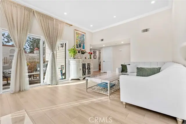 427 Orange Grove Ave  #301, Burbank, CA 91501 - #2