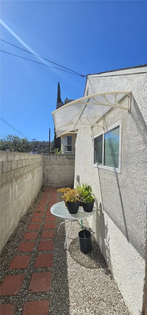 10069 Mountair Avenue, Tujunga, CA 91042 - #3