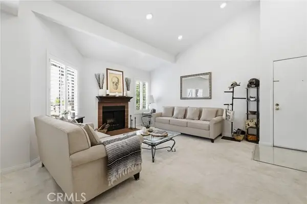 18408 Hatteras Street  #14, Tarzana, CA 91356