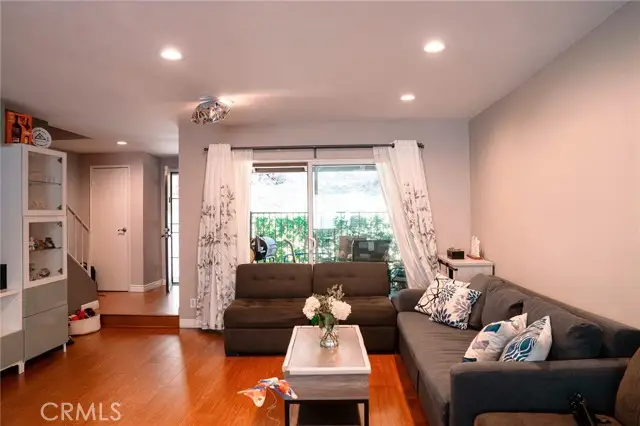 9759 Via Roma, Burbank, CA 91504 - #1