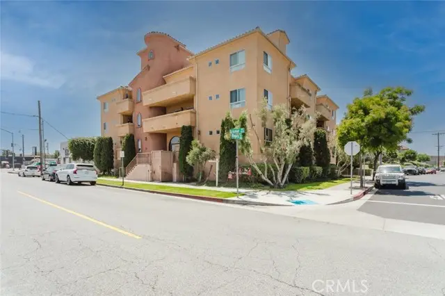 1515 Grismer Avenue  #302, Burbank, CA 91504 - #2