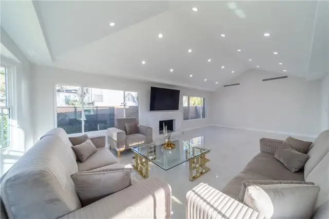 902 WALNUT Avenue, Burbank, CA 91501 - #1