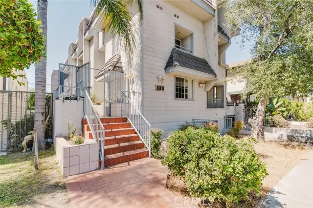 444 Myrtle Street  #4, Glendale, CA 91203 - #2