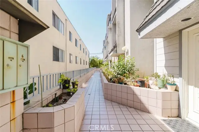444 Myrtle Street  #4, Glendale, CA 91203 - #3