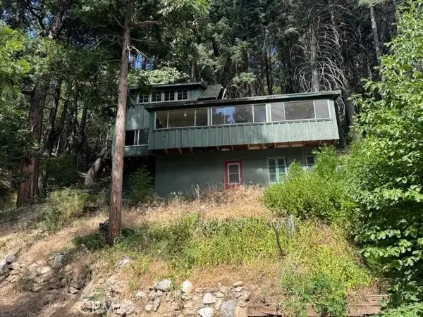 435 Blue Jay Canyon, Blue Jay, CA 92317