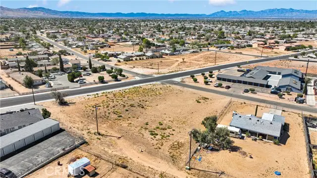 13581 Yakima Road, Apple Valley, CA 92307 - #3