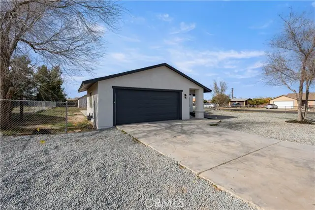 12850 Lakota Rd, Apple Valley, CA 92308 - Image #3