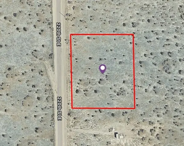 4 220th St E, Palmdale, CA 93591