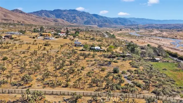 4 Lamprey Road, Apple Valley, CA 92308 - #3