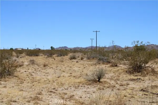 5 Joshua Tree, Landers, CA 92285