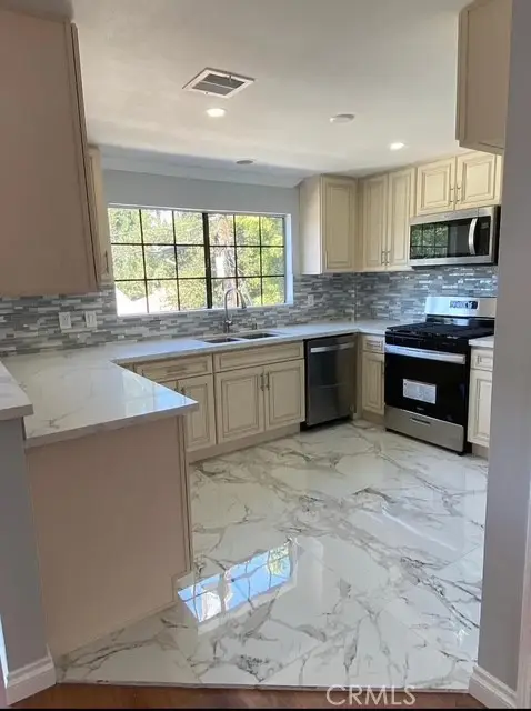 21217 De La Guerra  #C, Woodland Hills, CA 91364 - Image #1