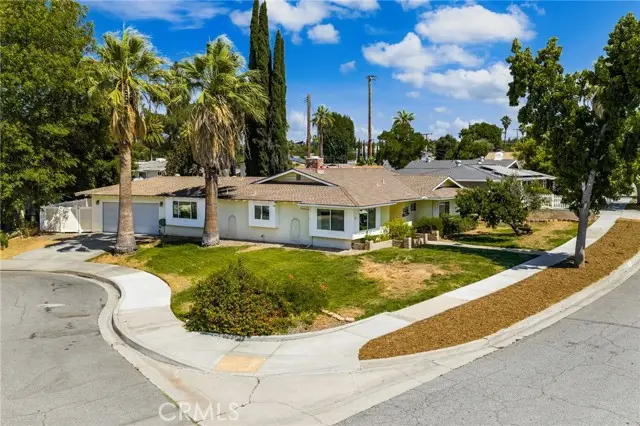 527 Nottingham Drive, Redlands, CA 92373 - #2