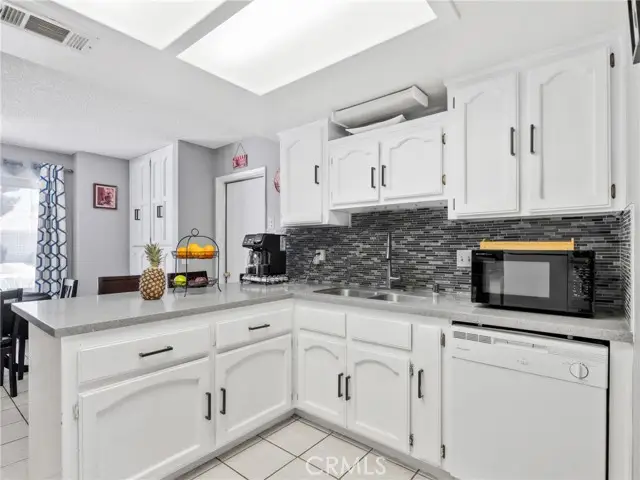 15880 Elcona Place, Victorville, CA 92395 - #3