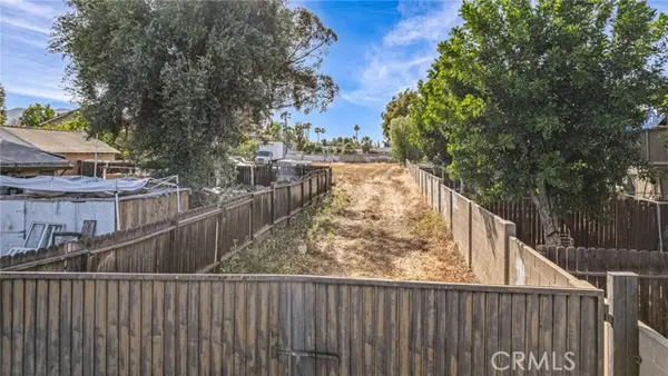 142 Vicentia, Corona, CA 92882