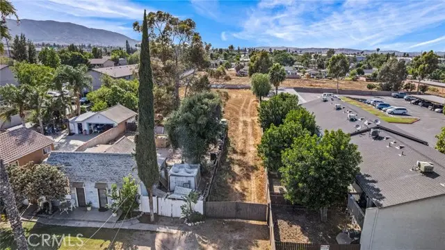 142 Vicentia, Corona, CA 92882 - #2