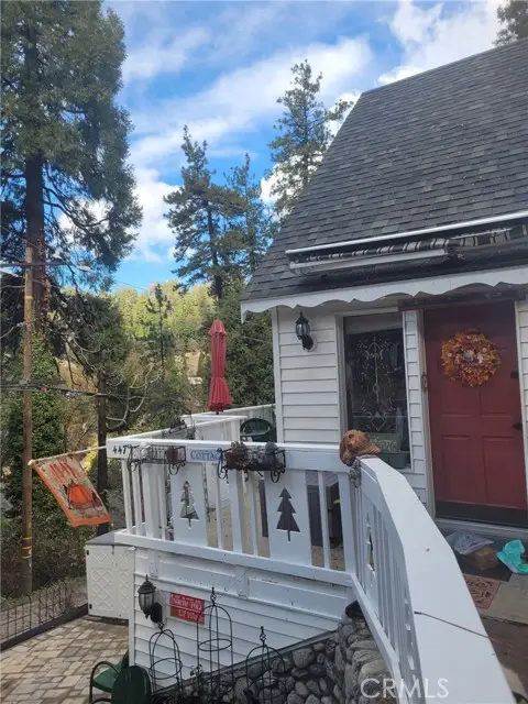 447 Valley Road, Crestline, CA 92325