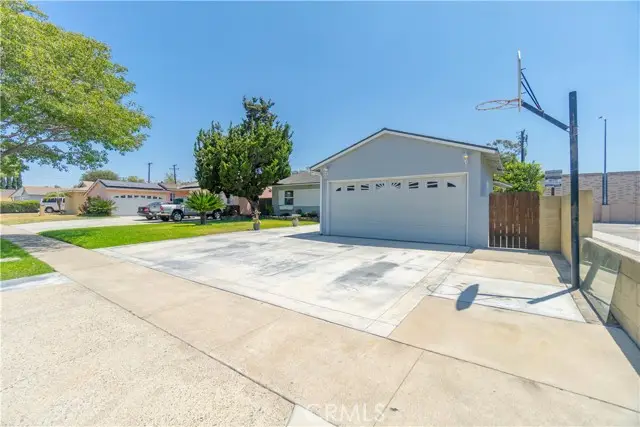 2501 Deodar, Santa Ana, CA 92705 - #3