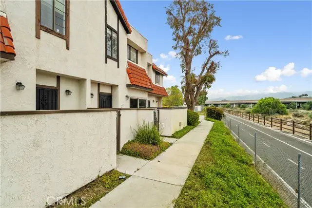 27612 Nugget Drive  #5, Canyon Country, CA 91387 - #3