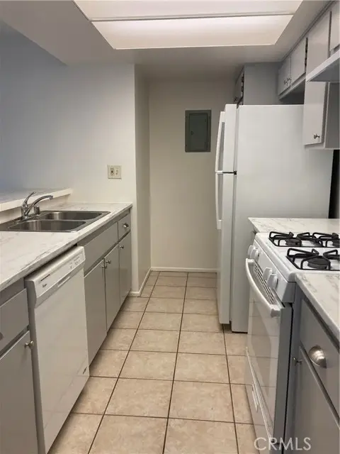 8505 Columbus Avenue  #111, North Hills, CA 91343