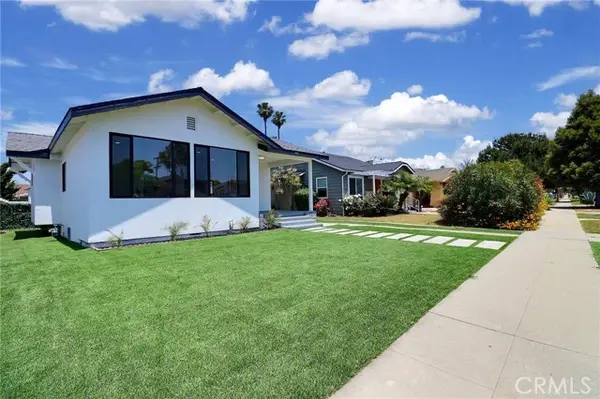 2015 42nd Place, Los Angeles, CA 90062