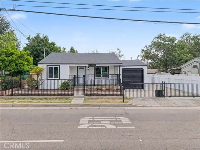 215 W Lugonia Ave, Redlands, CA 92374 - #1