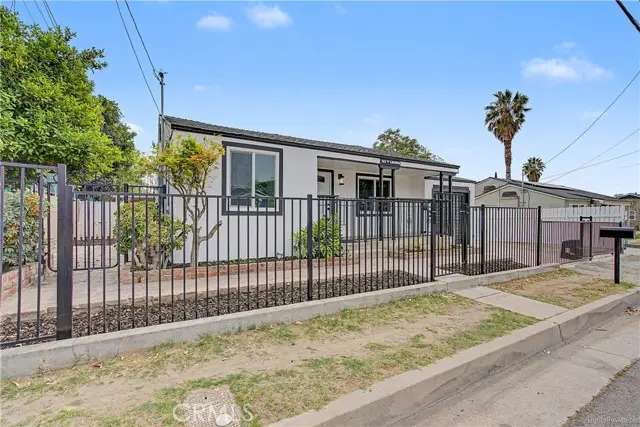215 W Lugonia Ave, Redlands, CA 92374 - #2