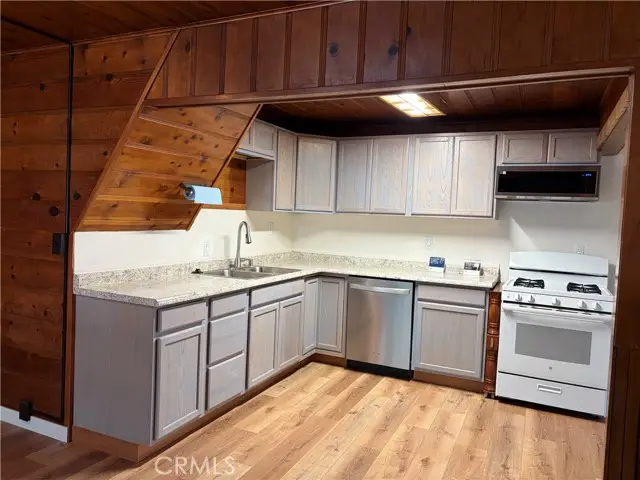 320 Sky View Lane, Crestline, CA 92325 - #2