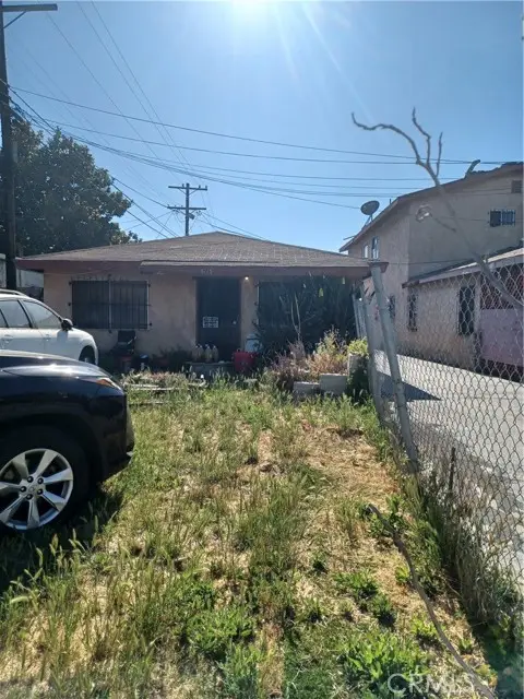 6113 Menlo, Los Angeles, CA 90044