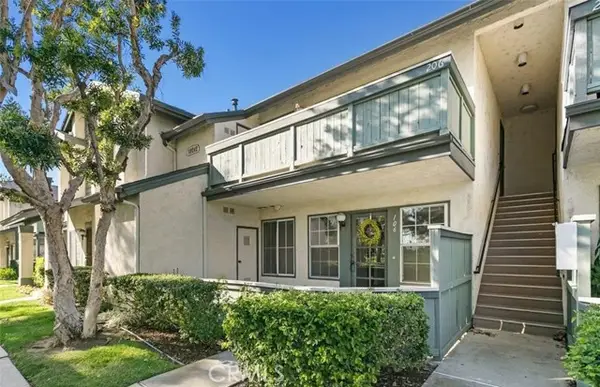 18242 Parkview  #106, Huntington Beach, CA 92648